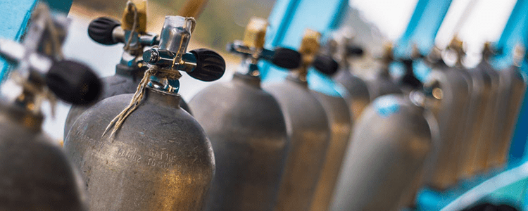 Газовые баллоны в Александровском саду